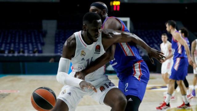 Usman Garuba, durante el partido entre el Real Madrid de Baloncesto y Anadolu Efes