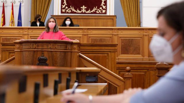 Ana Guarinos, presidenta del Grupo Parlamentario Popular, durante su intervención este lunes en las Cortes regionales