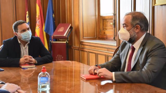 Álvaro Martínez Chana, a la izquierda, junto a José Julián Garde, a la derecha