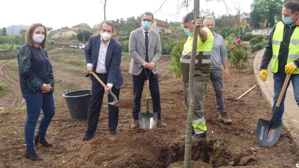 Abel Caballero ha supervisado hoy las labores de plantación