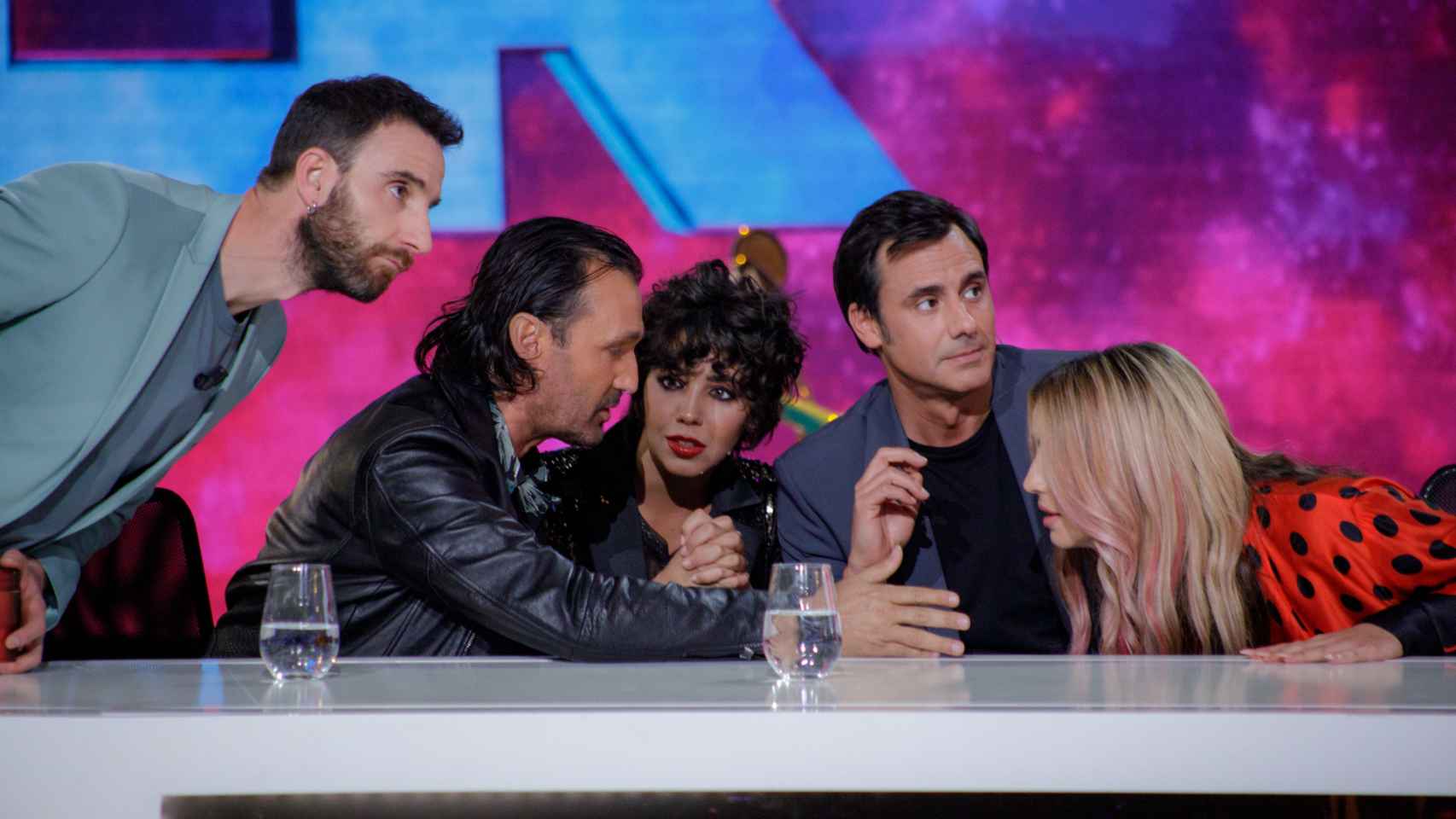 Los presentadores y los capitanes de 'The dancer' (sin Miguel Ángel Muñoz) en el programa de Dani Rovira.