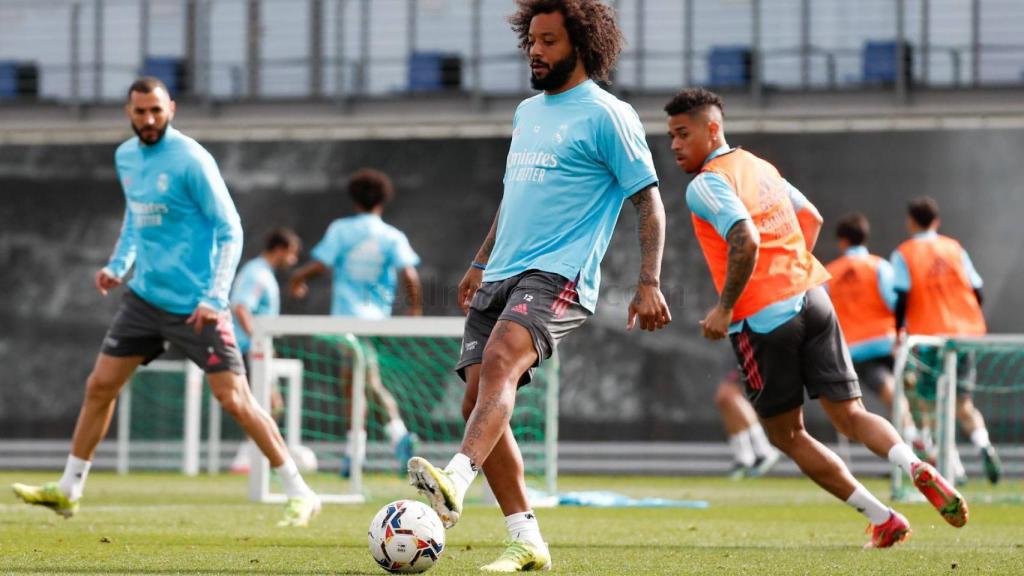 Marcelo controlando el esférico