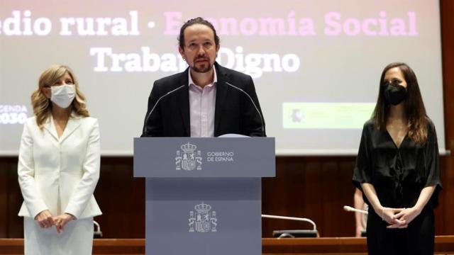 Pablo Iglesias junto a Yolanda Díaz e Ione Belarra en el traspaso de carteras.