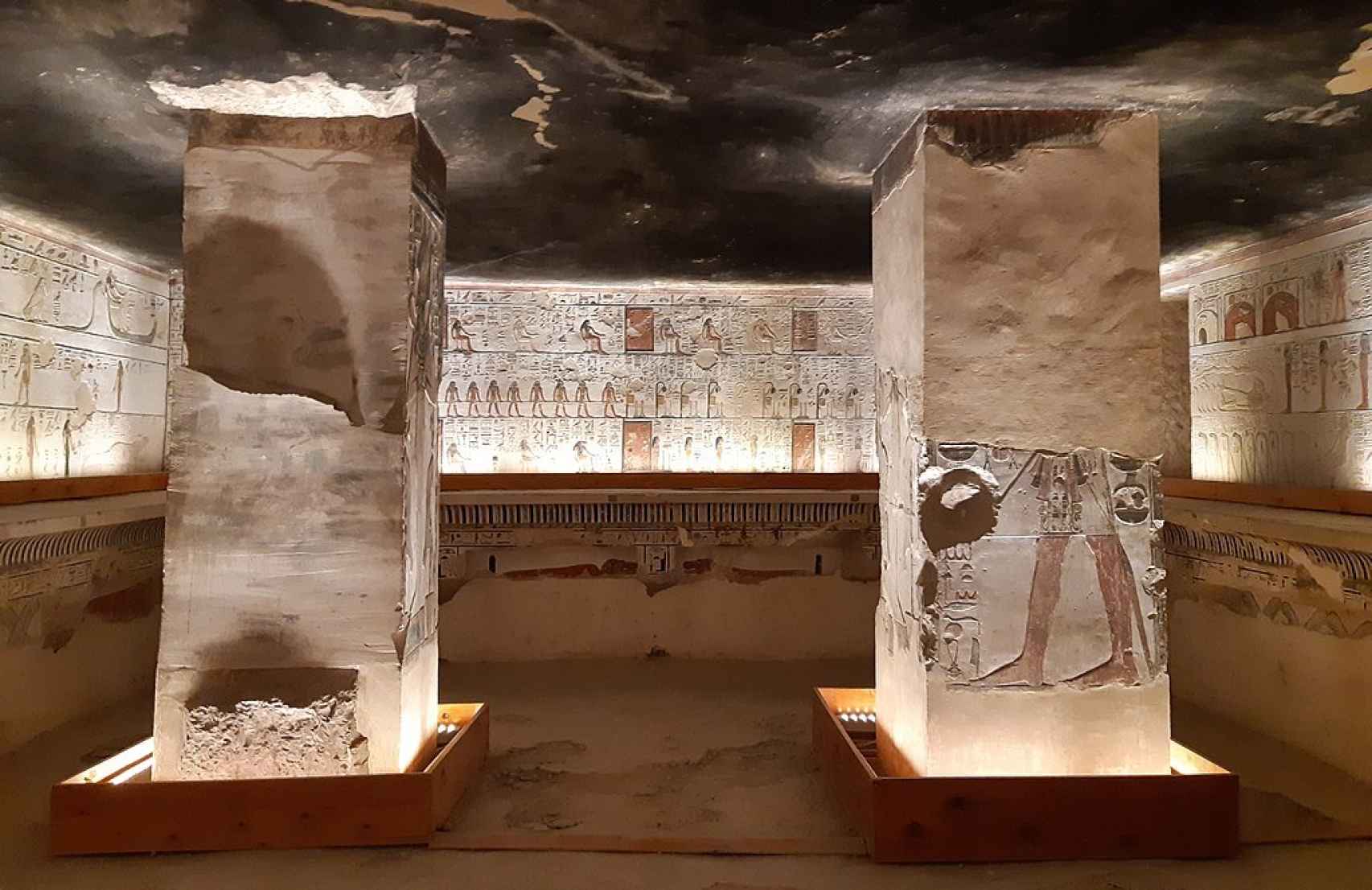 Interior de la tumba de Seti I.