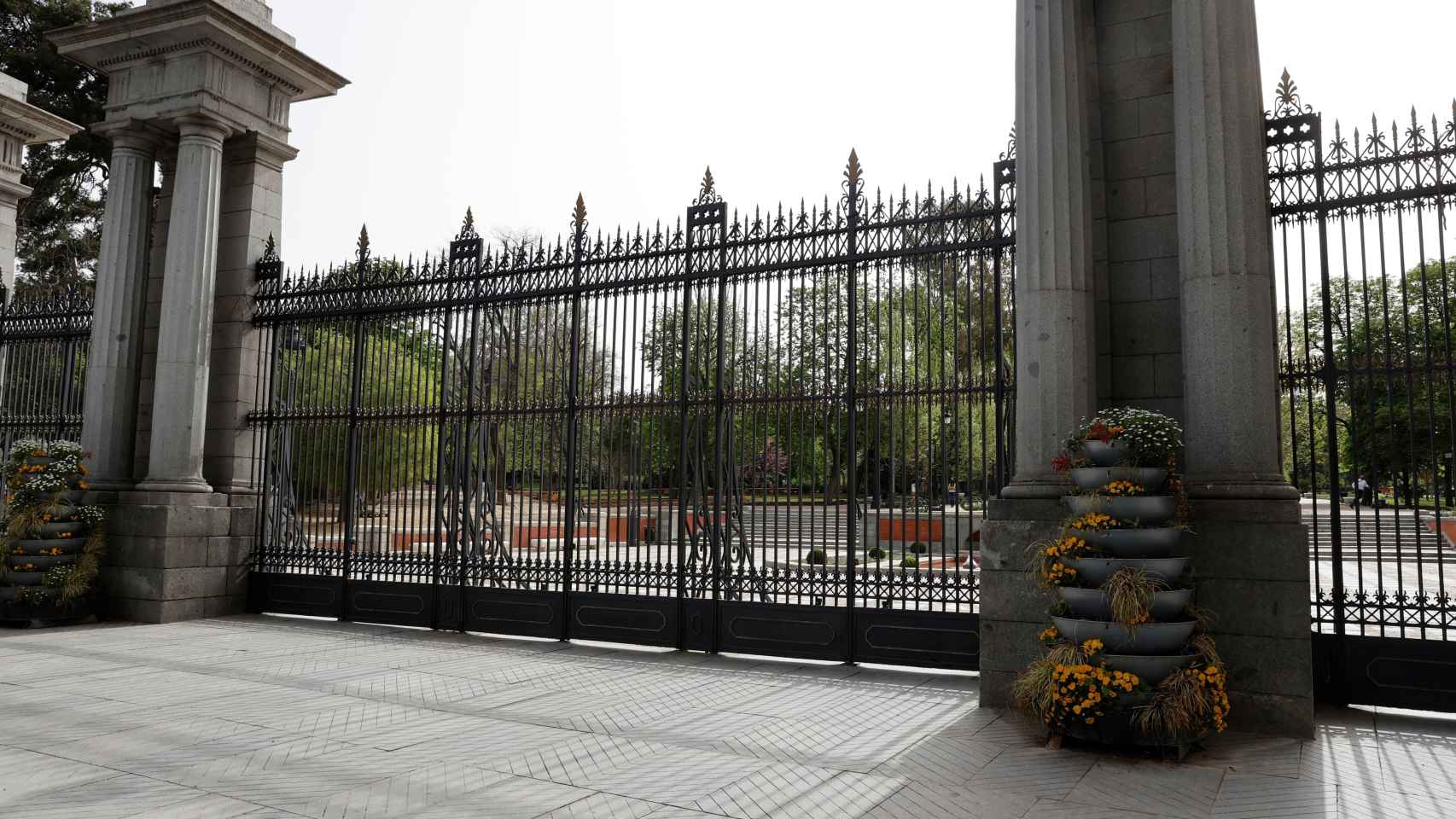 Uno de los accesos del Parque del Retiro de Madrid.