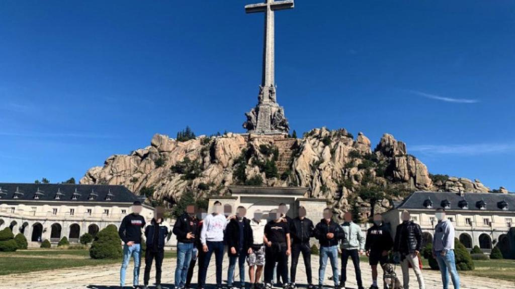 Excursión de los miembros de Bastión Frontal al Valle de los Caídos.