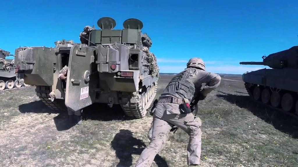 Soldados de la Brigada de Infantería Acorazada Guadarrama XII, en unas maniobras de entrenamiento.