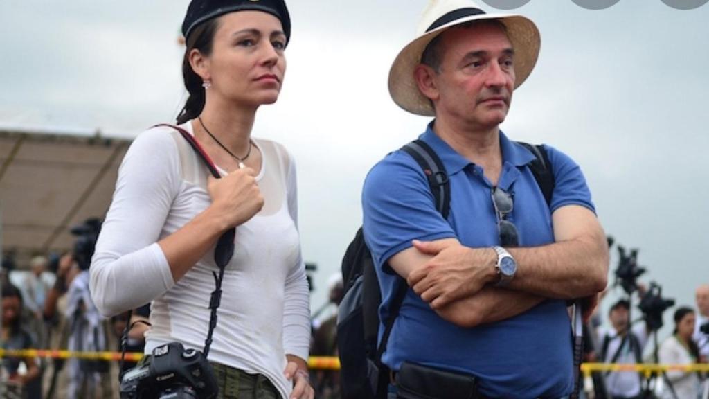 Enrique Santiago, líder del PCE, junto a Tanja Nijimeirjer, exguerrillera de las FARC.