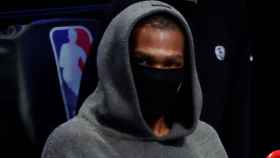 Kevin Durant, en el banquillo de los Brooklyn Nets