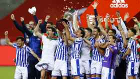 Los jugadores de la Real Sociedad celebran el título de la Copa del Rey 2019/2020
