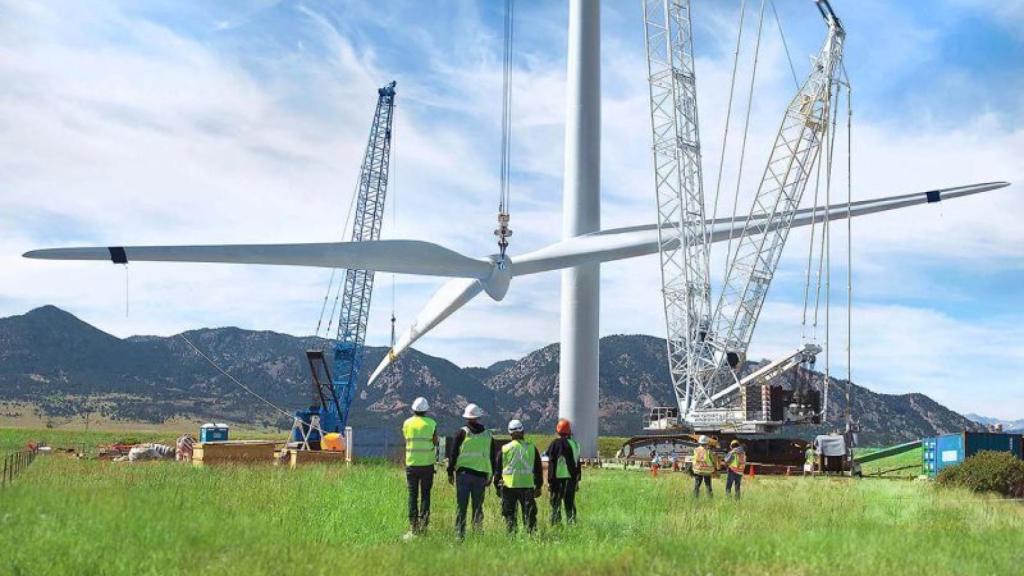 Instalación de un aerogenerador de Forestalia. EE