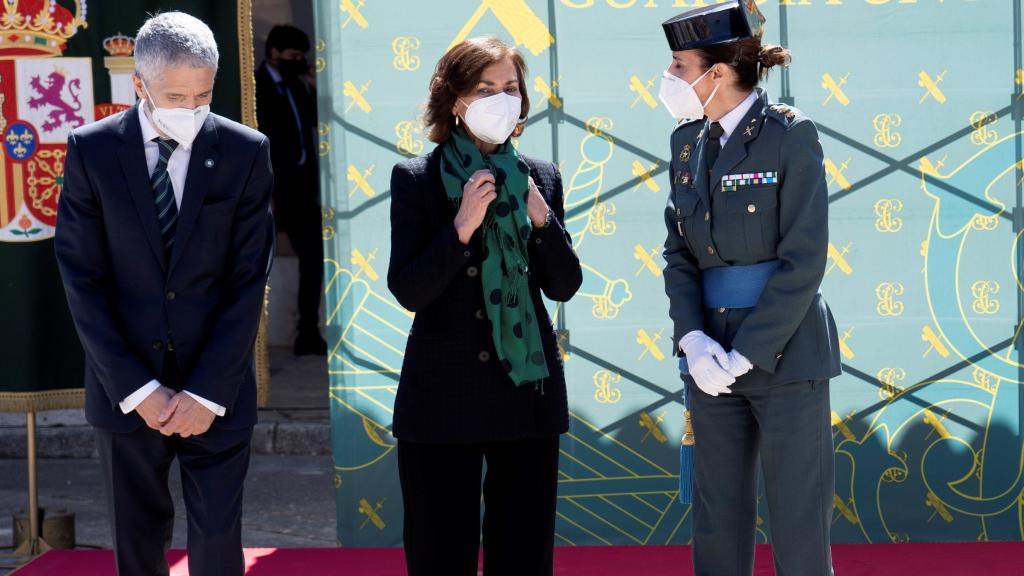 La teniente coronel Silvia Gil, junto al ministro del Interior, Fernando Grande-Marlaska, y la vicepresidenta primera, Carmen Calvo, durante su toma de posesión.