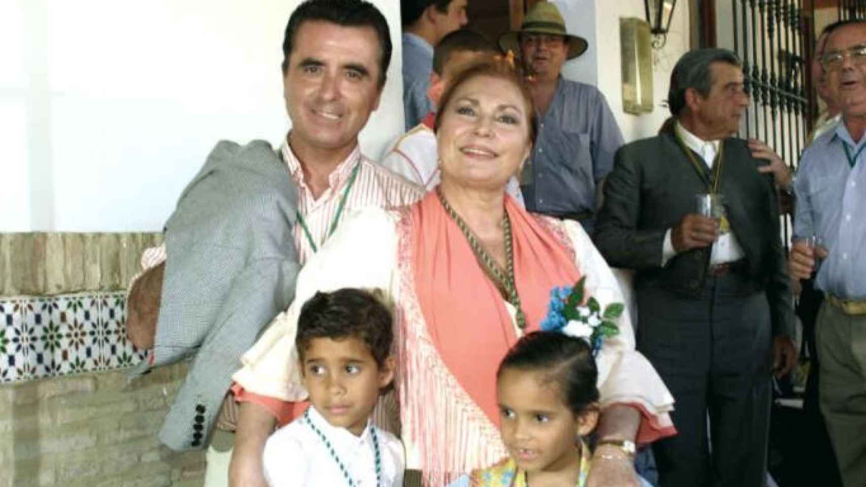 José Ortega Cano y Rocío Jurado junto a sus hijos en 2002.