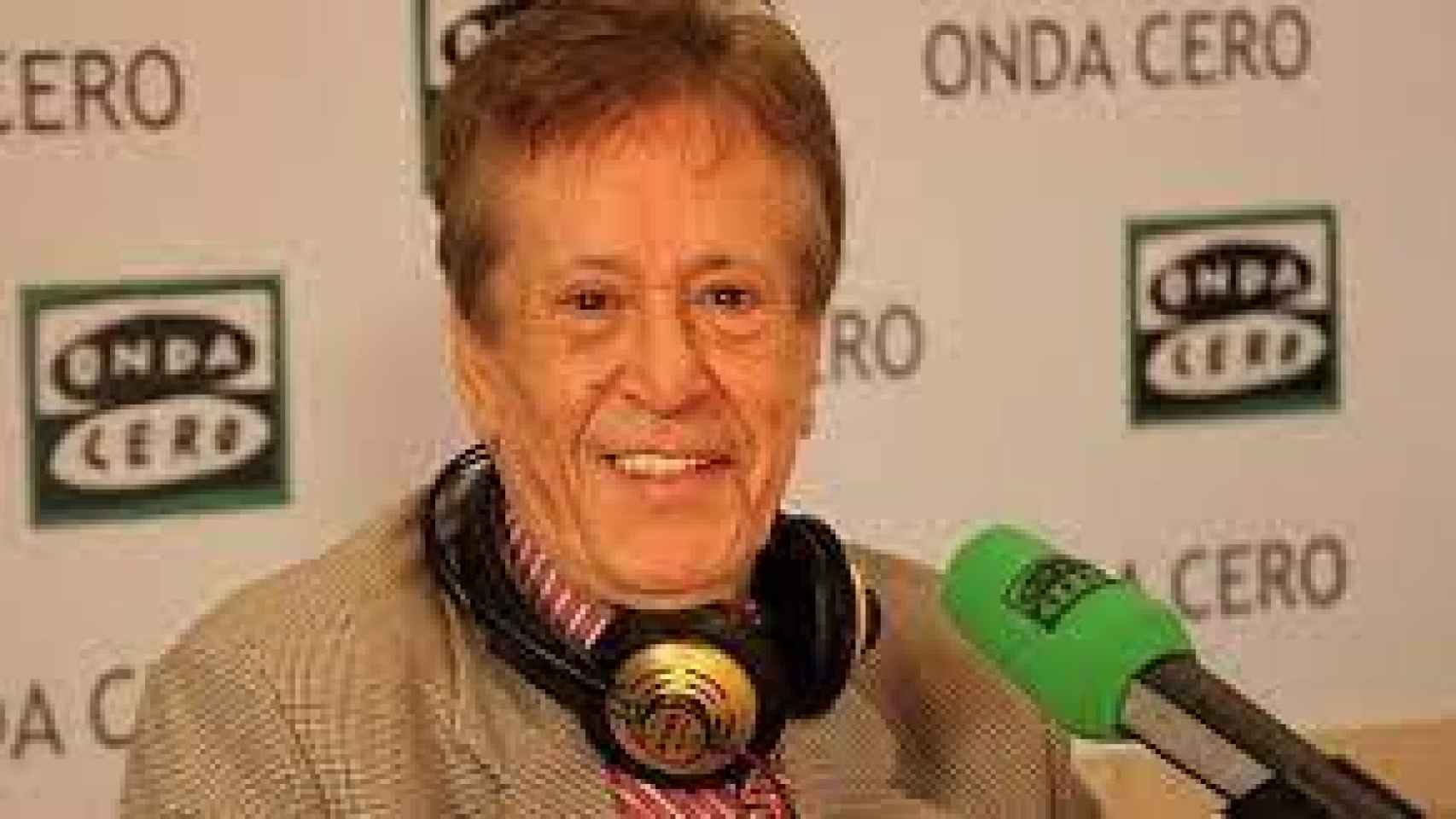 Hilario López Millán durante una colaboración en la radio.