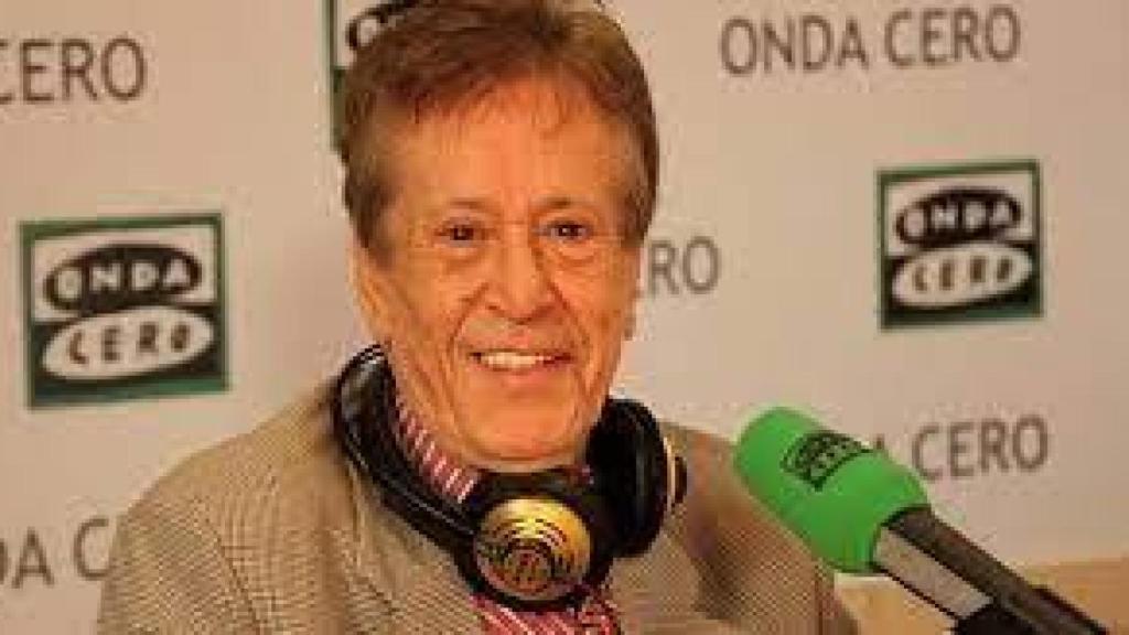 Hilario López Millán durante una colaboración en la radio.