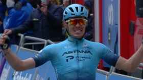 Alex Aranburu llegando a la meta de la segunda etapa de la Vuelta al País Vasco