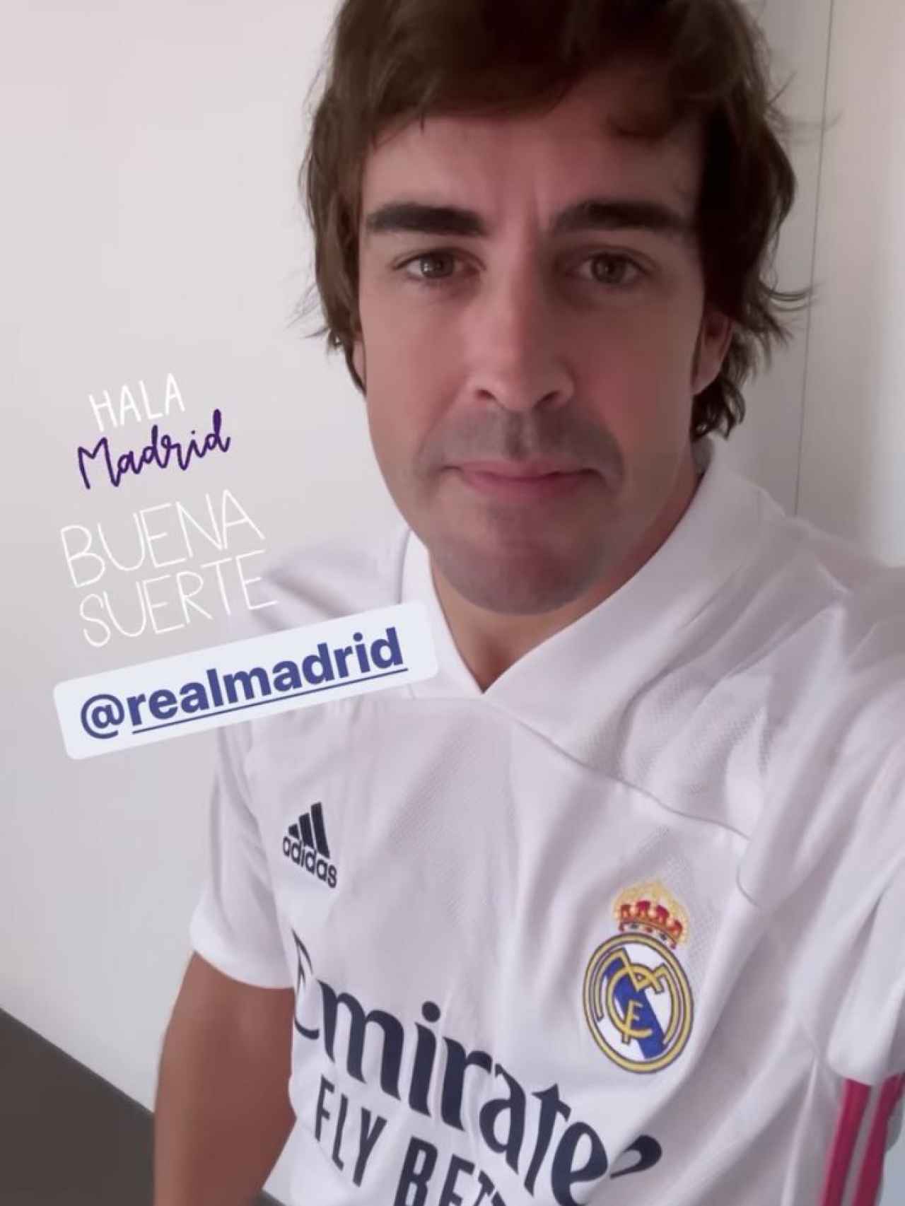 Fernando Alonso, con la camiseta del Real Madrid