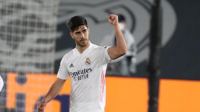 Marco Asensio celebra su gol con el puño en alto