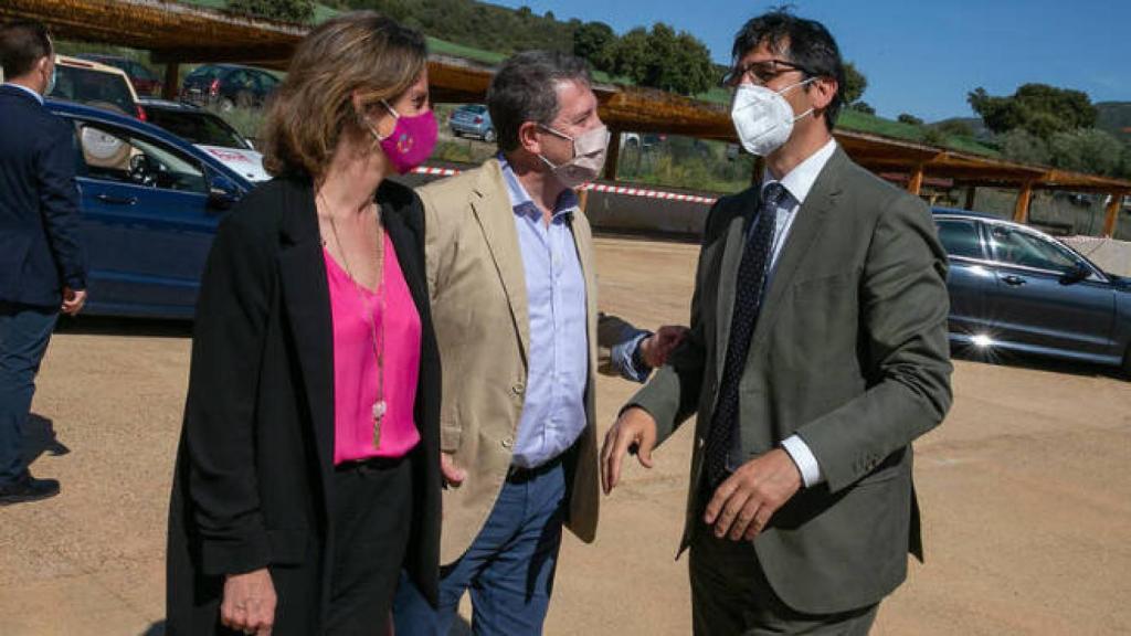 Teresa Ribera y Emiliano García-Page junto al presidente de la Diputación de Ciudad Real José Manuel Caballero