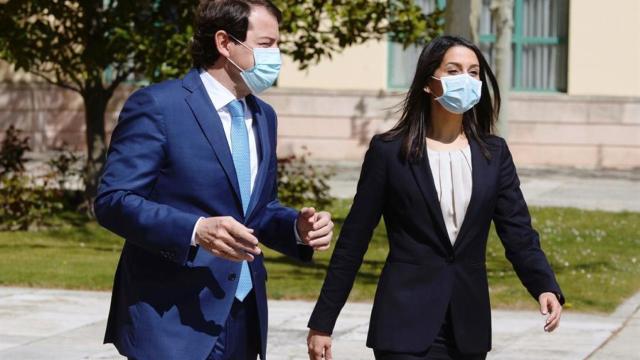 La presidenta de Ciudadanos, Inés Arrimadas durante su encuentro este martes con el presidente de la Junta de Castilla y León, Alfonso Fernández Mañueco. Efe