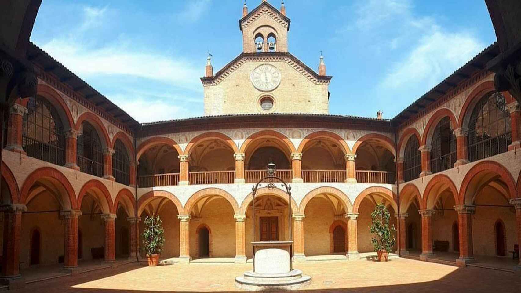 El Real Colegio de España en Bolonia, fundado en 1364.