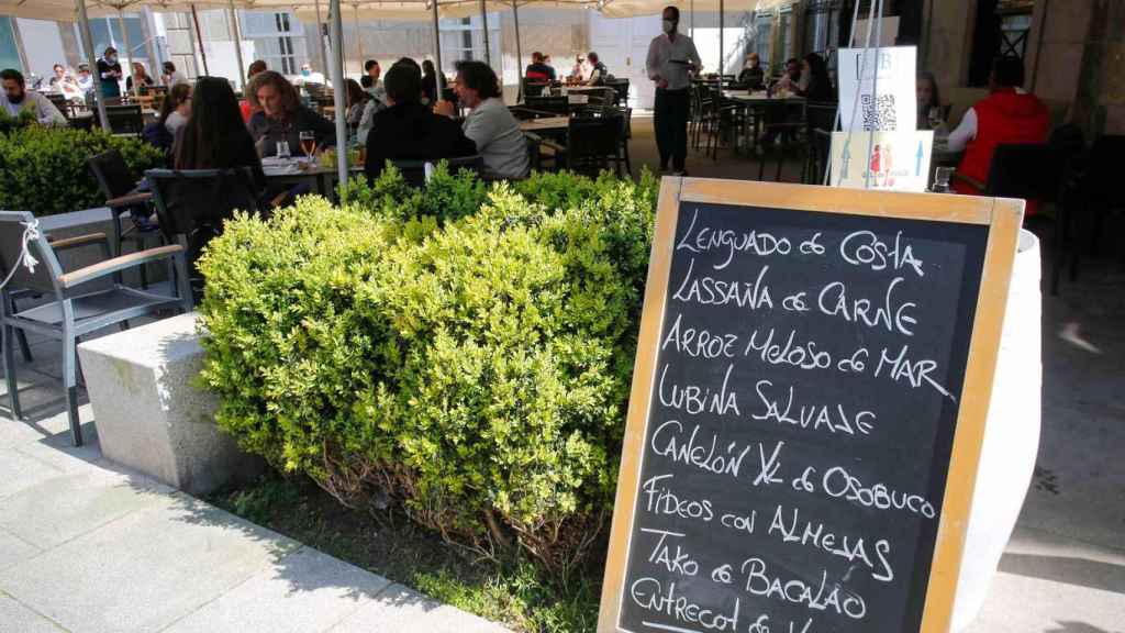 Una terraza en Baiona, en Pontevedra.