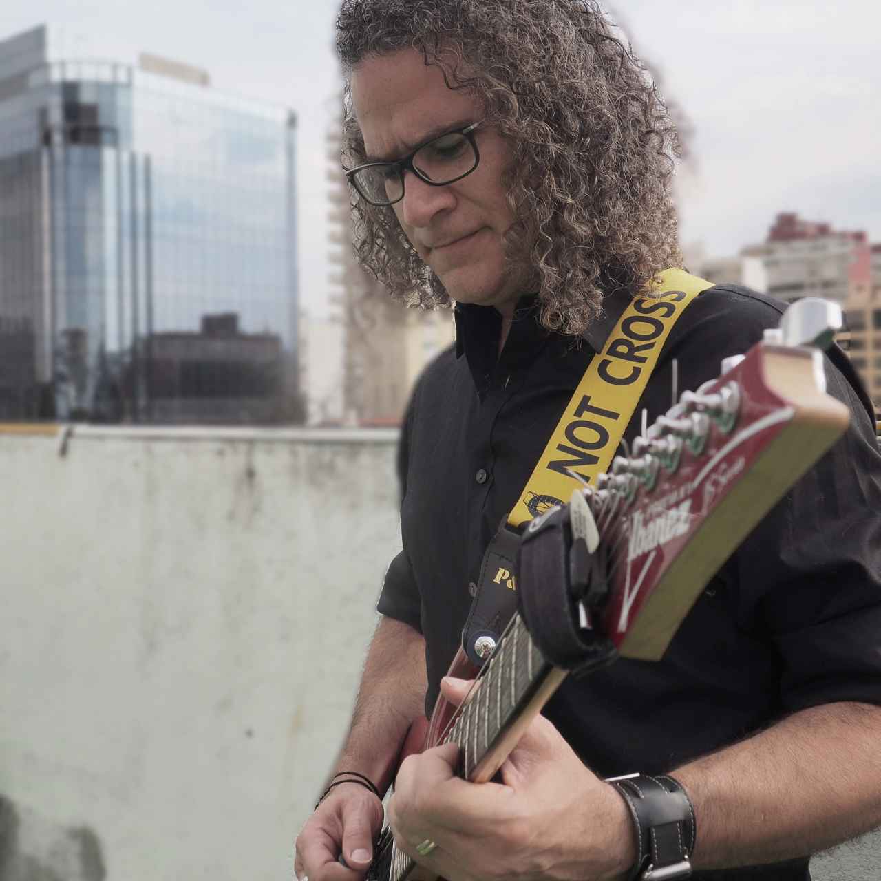 El guitarrista y CTO de la startup, Ricardo Alcocer