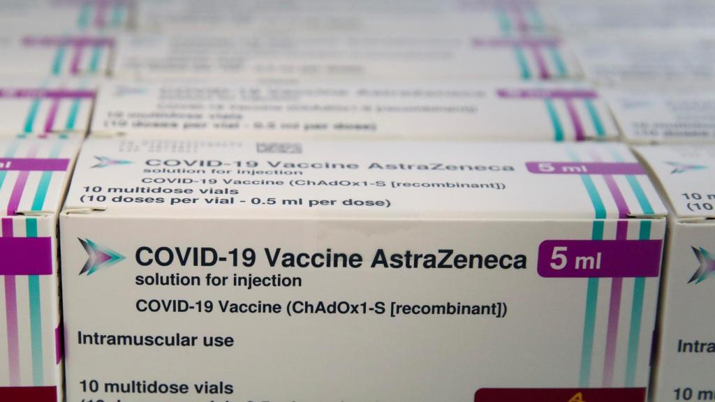 Cajas de viales de la vacuna de AstraZeneca.