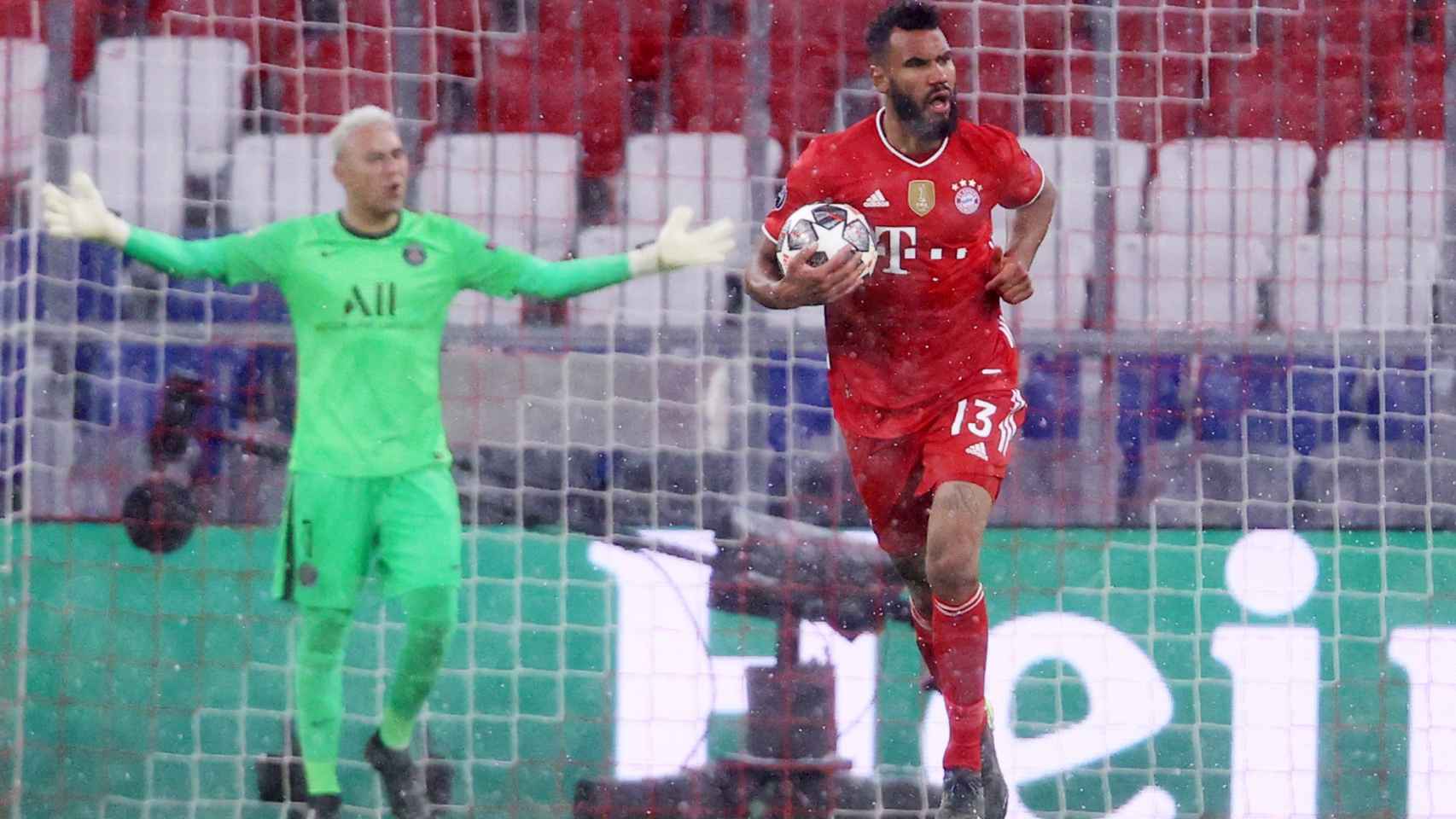 Choupo-Moting celebra un gol con el Bayern Múnich en la Champions League 2020/2021