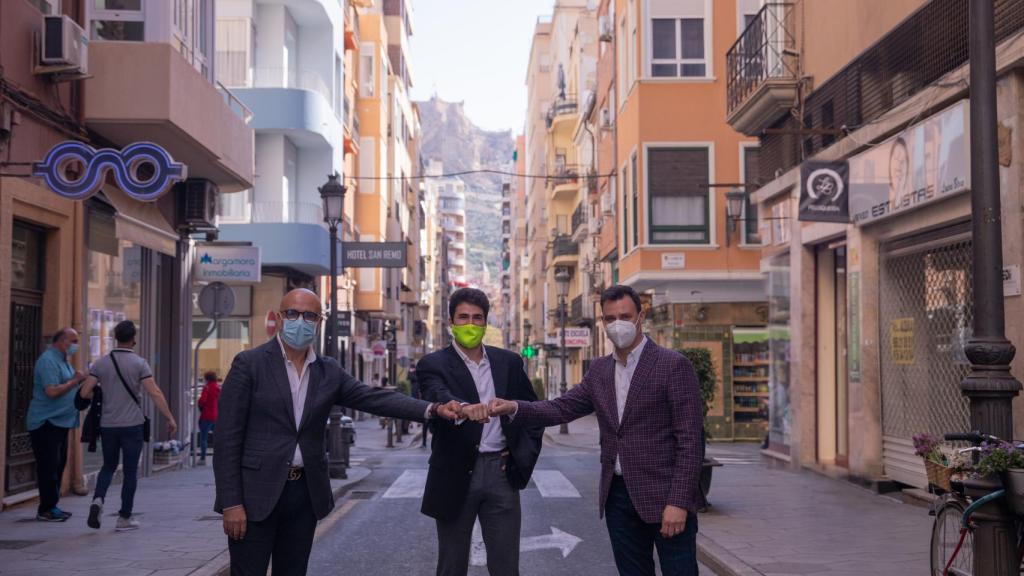 Los CEO’s de Verne Technology Group y Grupoidex, Gianni Cecchin y Miguel Quintanilla, junto con el creador de L’Alicantina, Alexis Sanz.