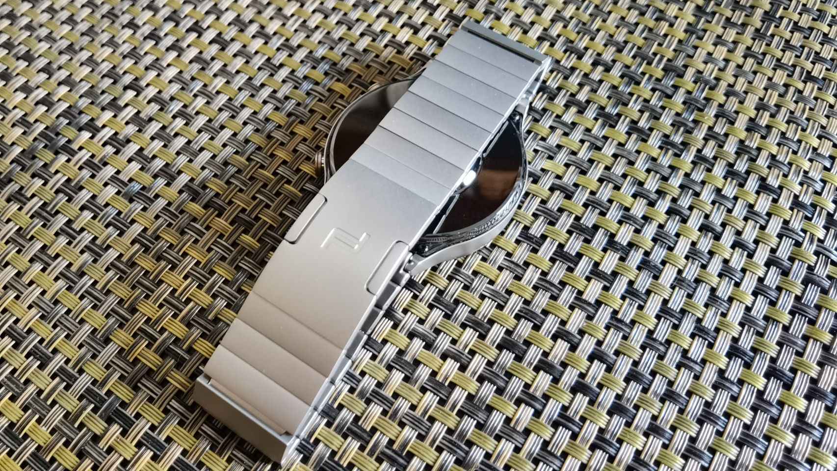 El uso del titanio destaca en el Porsche Design Huawei Watch GT 2