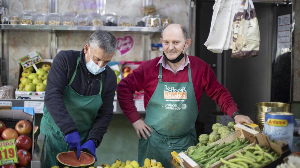 Javi y Jose, dueños de la Frutería Vallecas.