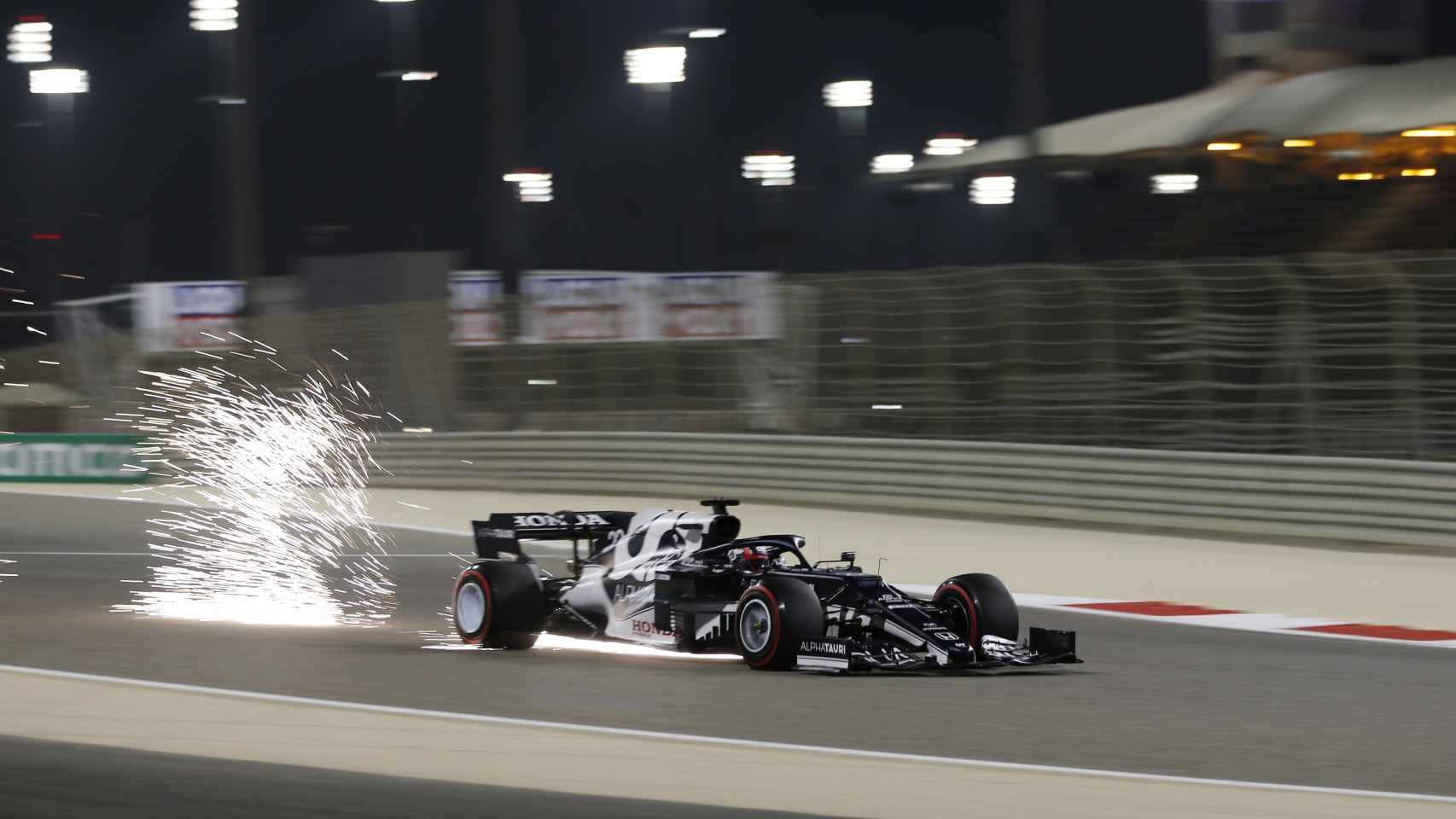 Tsunoda y su Alpha Tauri en el Gran Premio de Bahrein de Fórmula 1