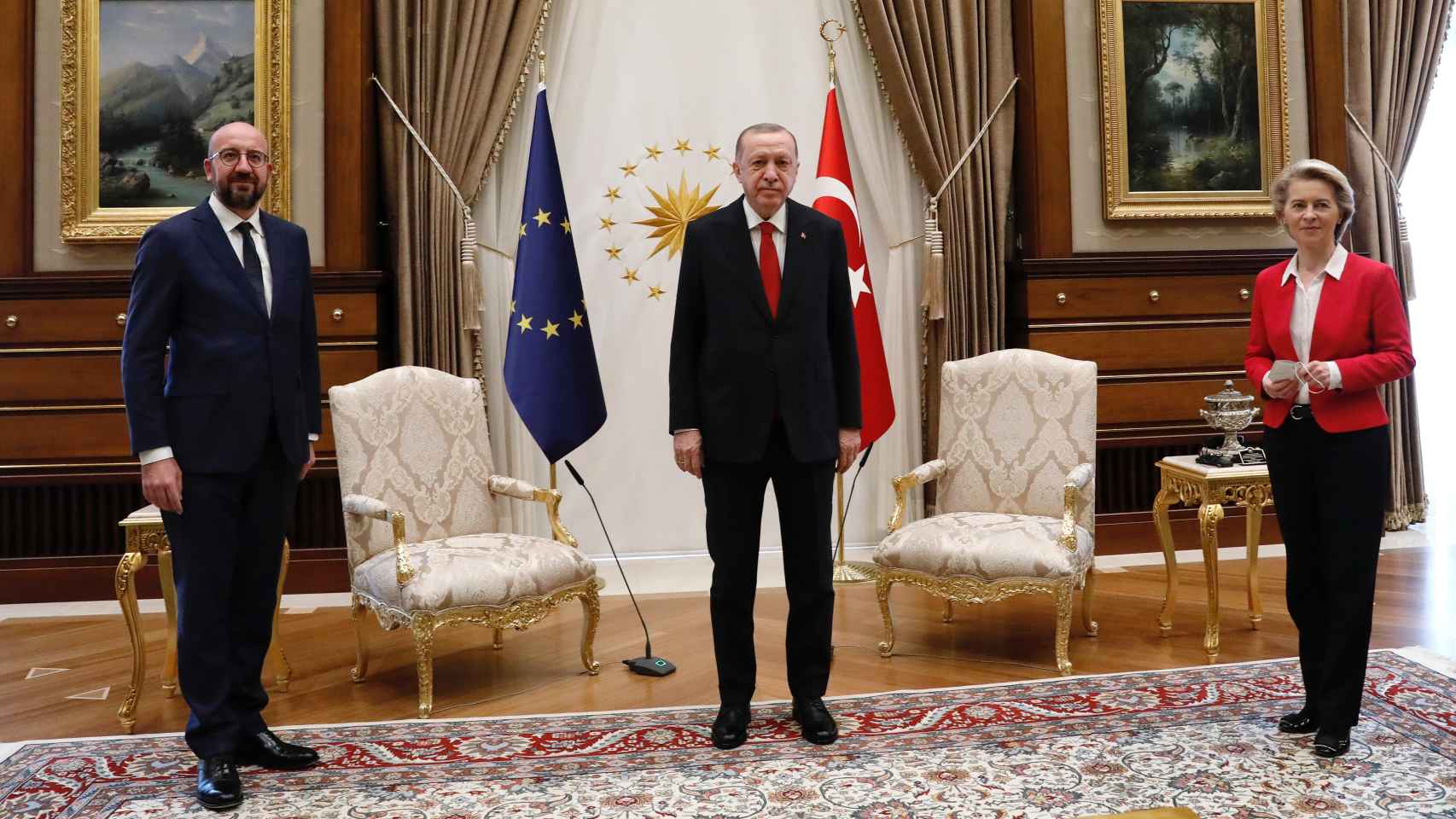 Tres mandatarios y sólo dos sillas en la reunión del martes en Ankara