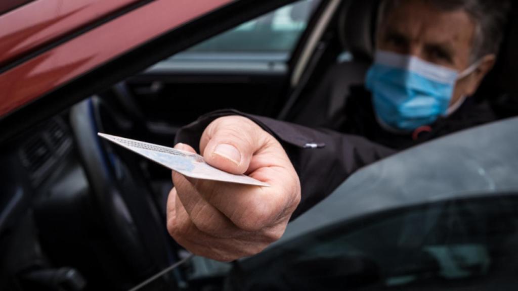 Multa por quitarte la mascarilla en el coche ¡hasta 500 euros!