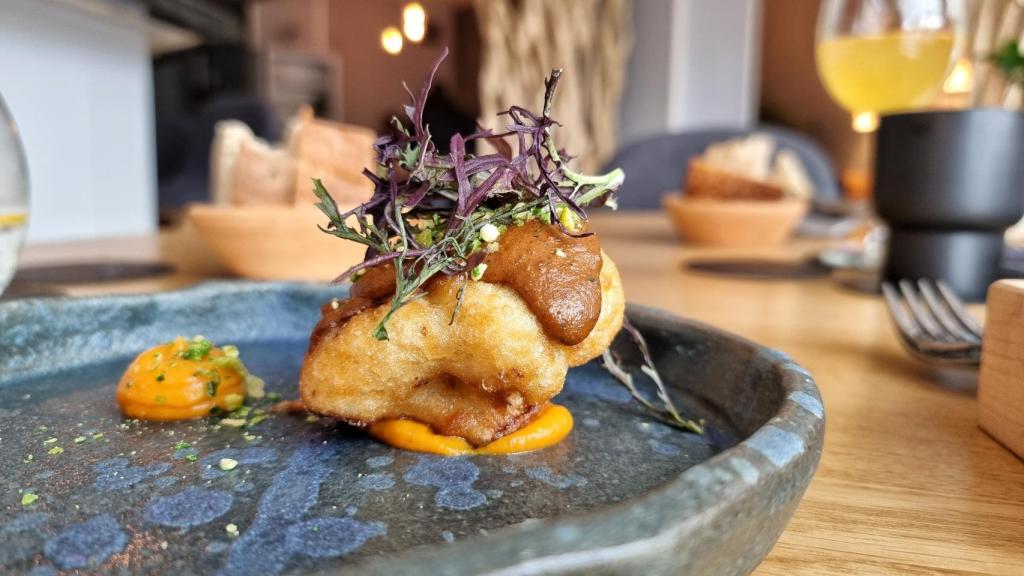 Coliflor en tempura con mole