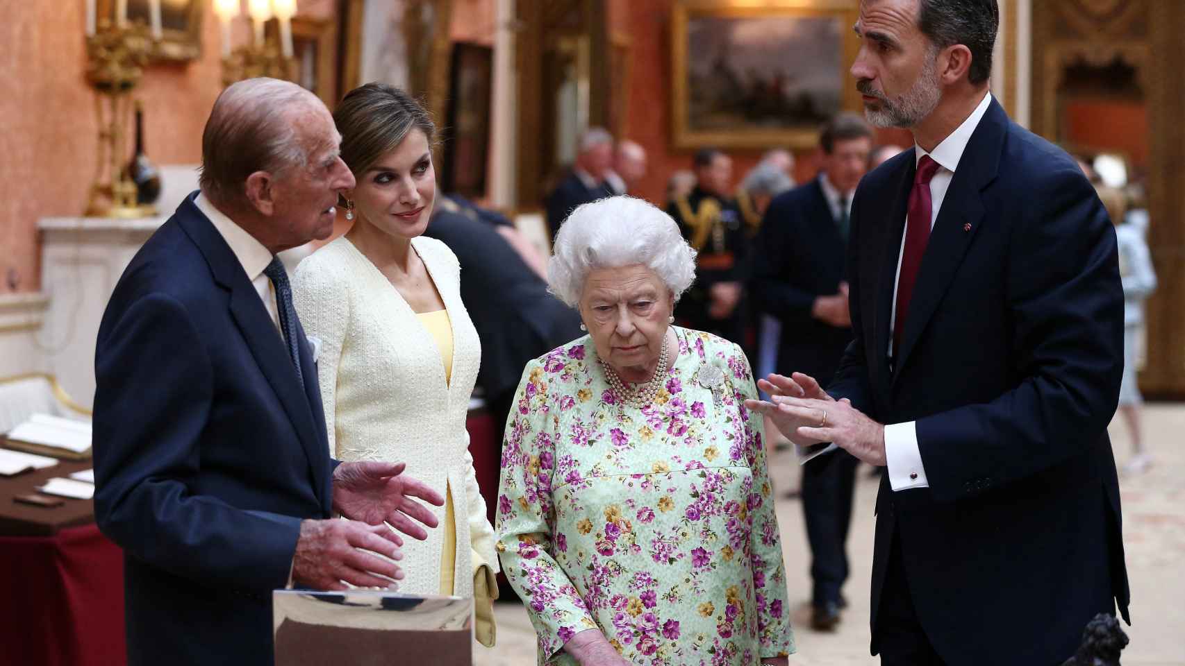 Los Reyes Felipe y Letizia junto a Isabel II y el duque en su viaje a Reino Unido en 2017.