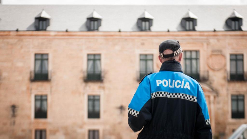 Alberto Núñez frente al Parador de Lerma.