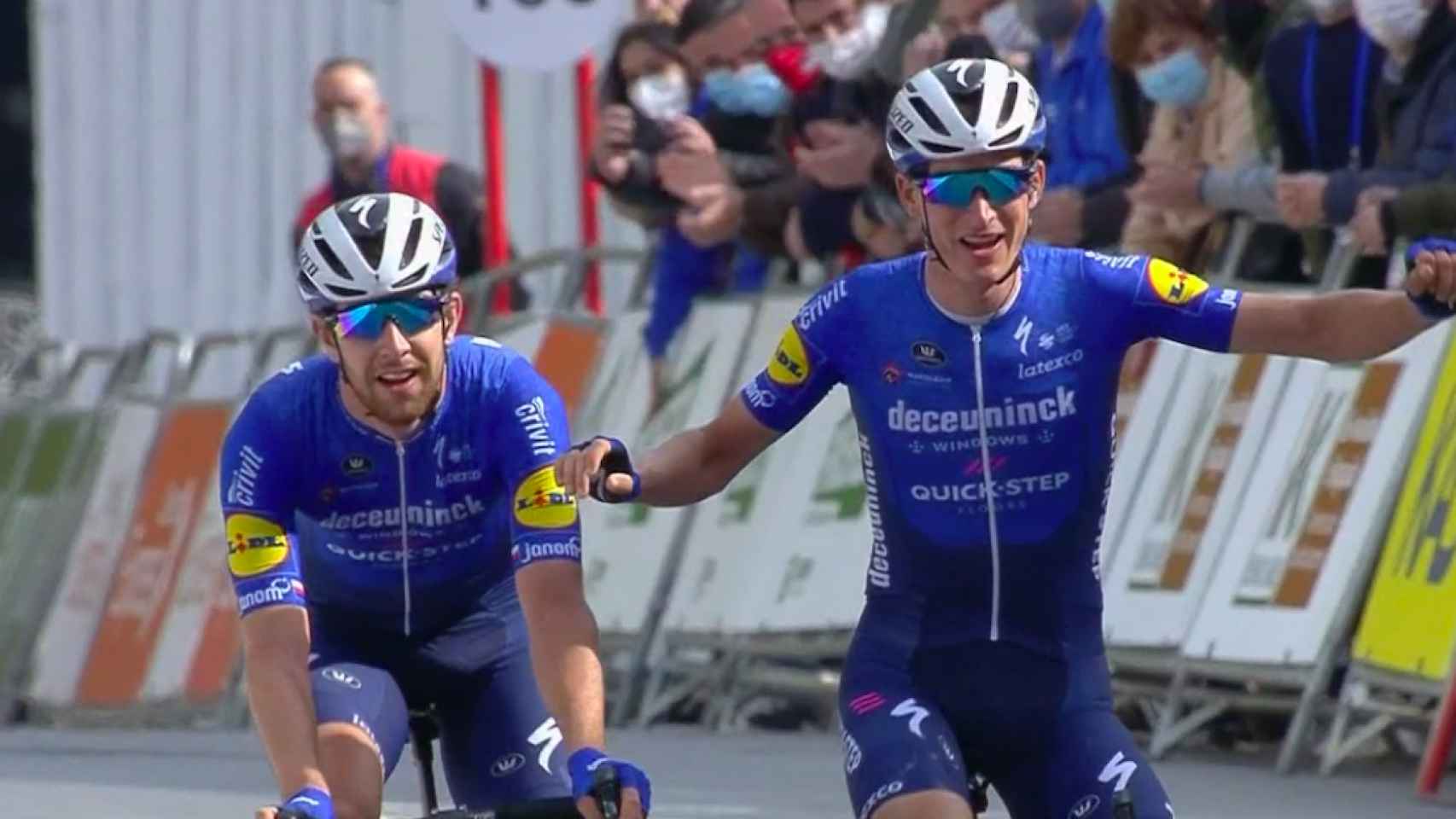 Honoré y Cerny entran juntos en meta en la Vuelta al País Vasco