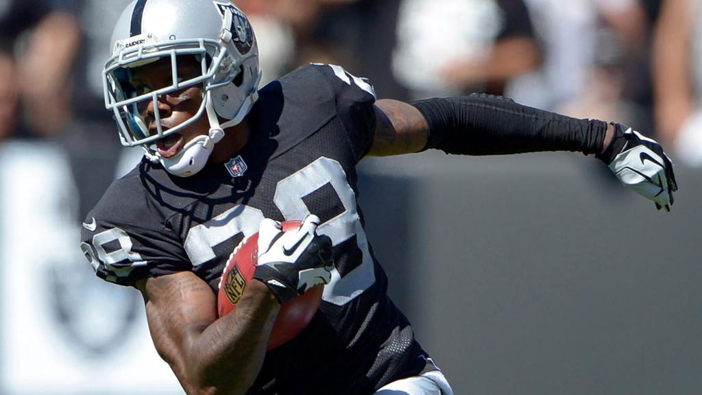 Phillip Adams durante un partido con los Oakland Raiders