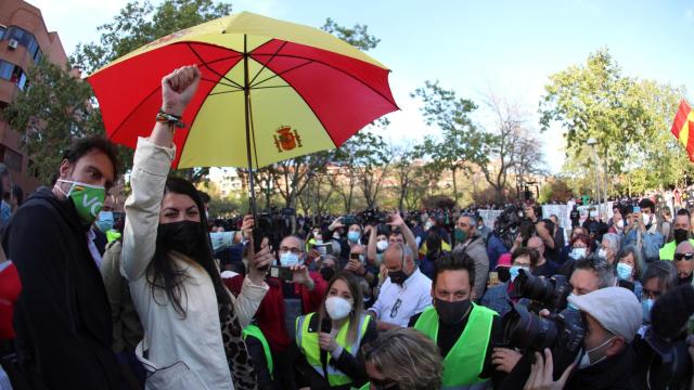 La portavoz  de Vox en el Congreso de los Diputados, Macarena Olona, en Vallecas.