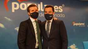 El líder nacional del PP, Pablo Casado, y el presidente andaluz, Juanma Moreno, este viernes en Granada.