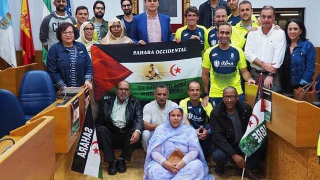 Juan Cala junto a miembros de la plataforma pro-saharaui que él lidera. Aparece el tercero por la derecha.