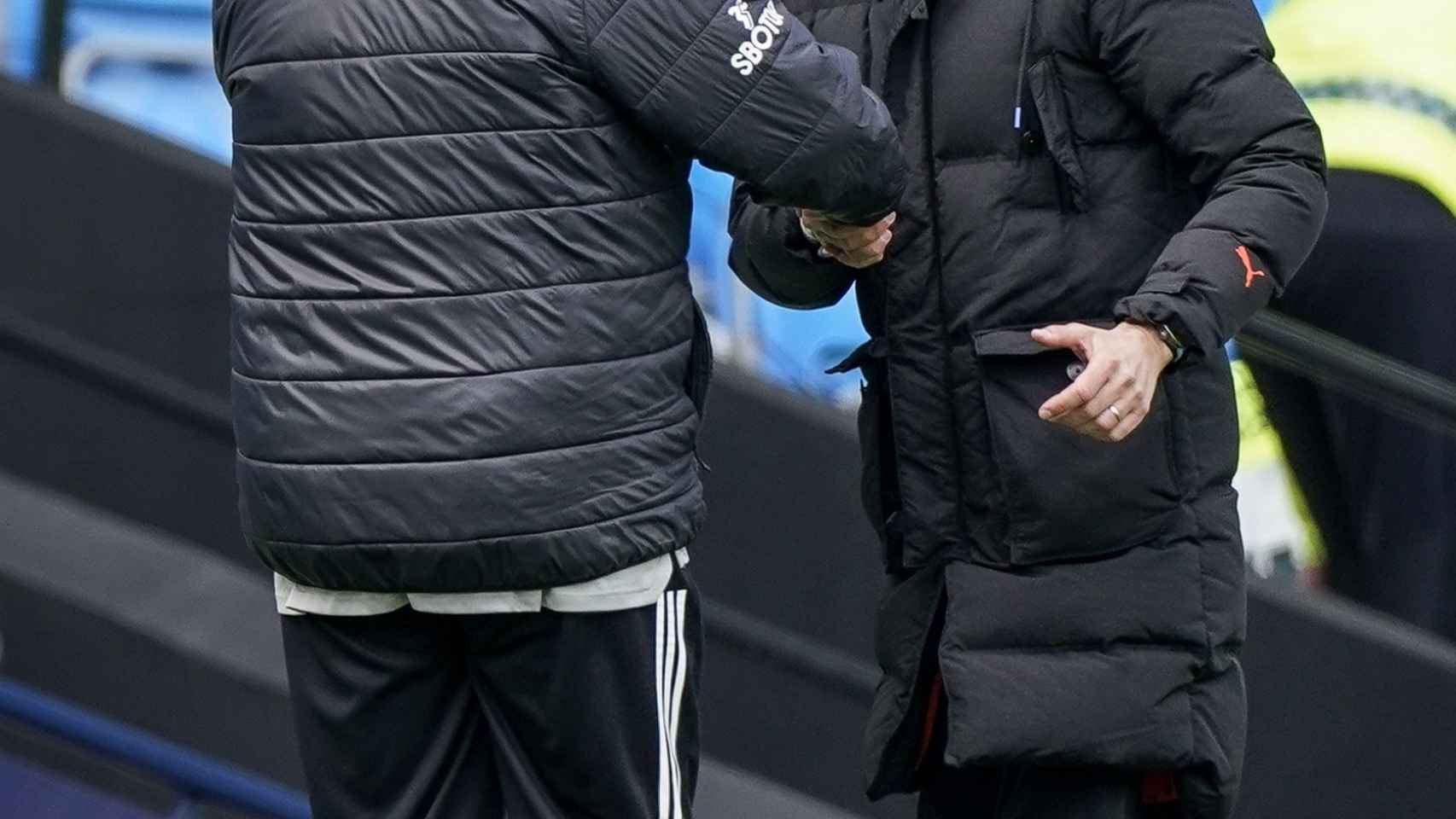 Pep Guardiola se saluda con Marcelo Bielsa