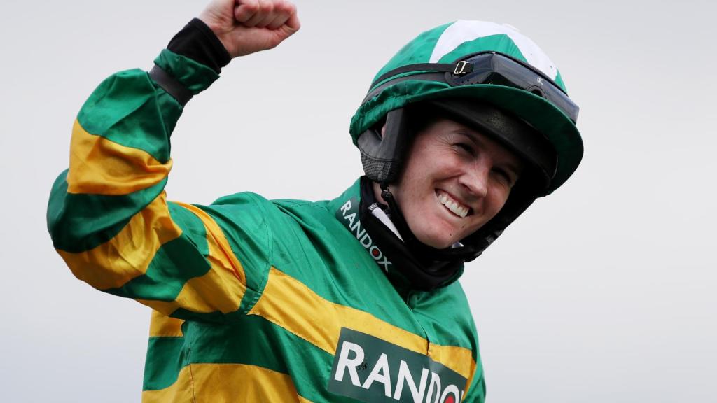 La jinete Rachael Blackmore tras ganar el Grand National