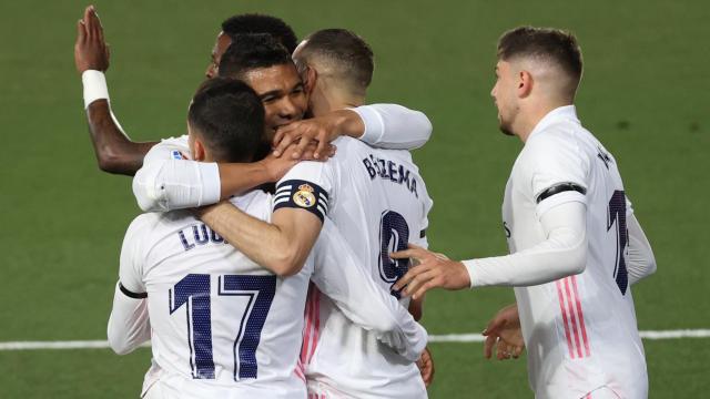 Los jugadores del Real Madrid celebran el gol de Kroos en El Clásico