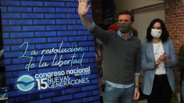 Pablo Casado e Isabel Díaz Ayuso, en el Congreso de NNGG del PP, en Madrid.