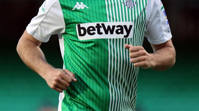 Joaquín, calentando con el Betis