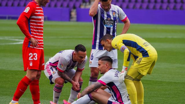 Jorge Molina observa a Javi Sánchez, lesionado