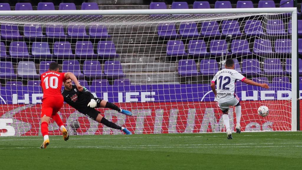 Orellana marca de penalti ante el Granada